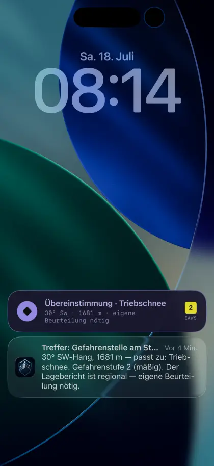 Sperrbildschirm des iPhones mit der Meldung einer Übereinstimmung samt Höhenband, Exposition und Hangneigung.